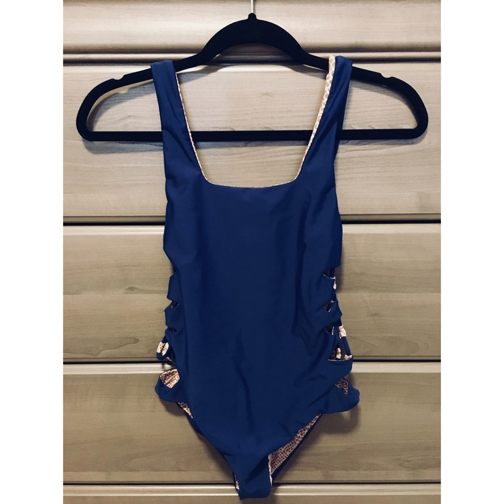 ❌SOLD❌ Acacia Swimwear One Piece Hideaway in Ocean - Picture 1 of 3